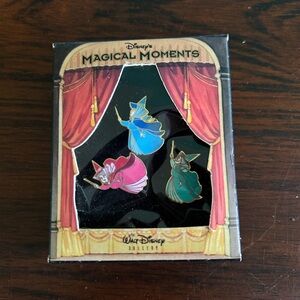 Disney Magical Moments Pin Set